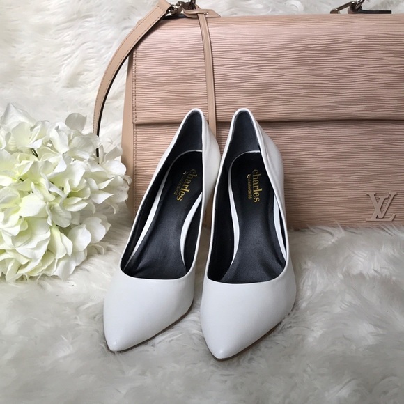 📫 SOLD 📫  Charles David White Heels - Picture 1 of 10